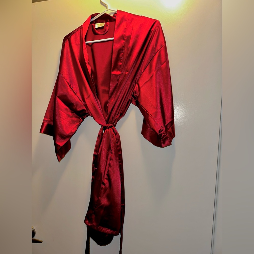 Mrs Lovely robes, all size M/L. I have 3 light pink, 4 red, & 3 light blue print